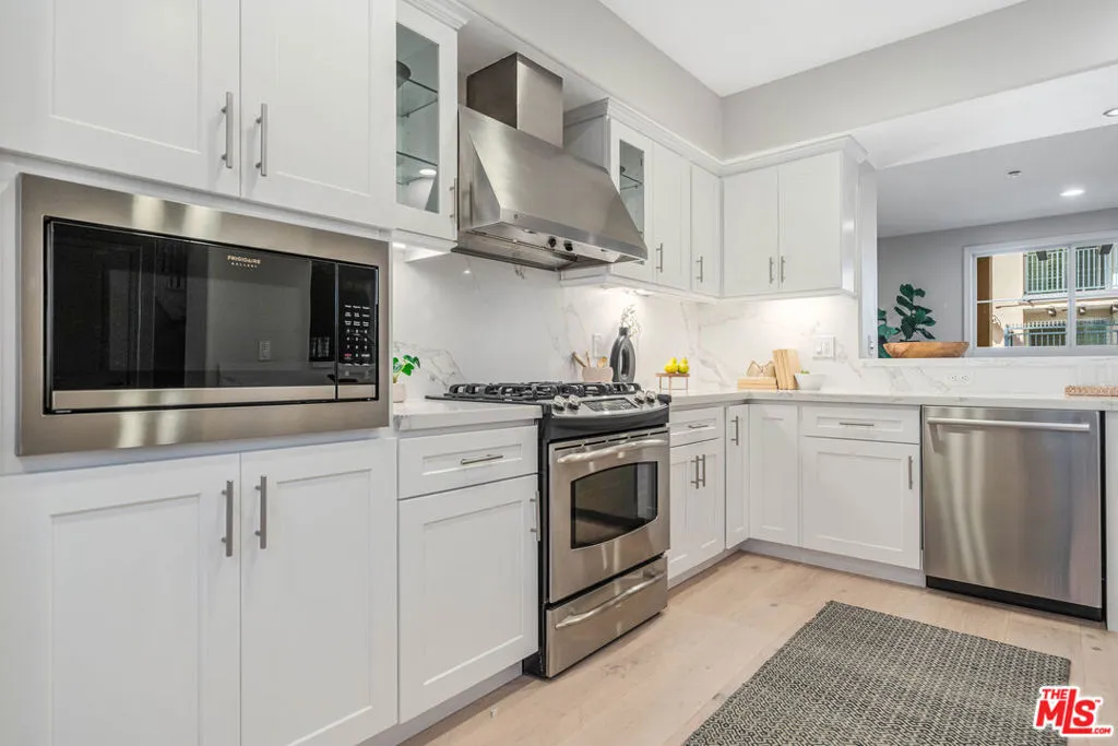 13031 Villosa Place 102, Playa Vista, California 90094 home-pic-17